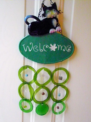 Welcome Cat with Green Rings - Glass Wind Chimes